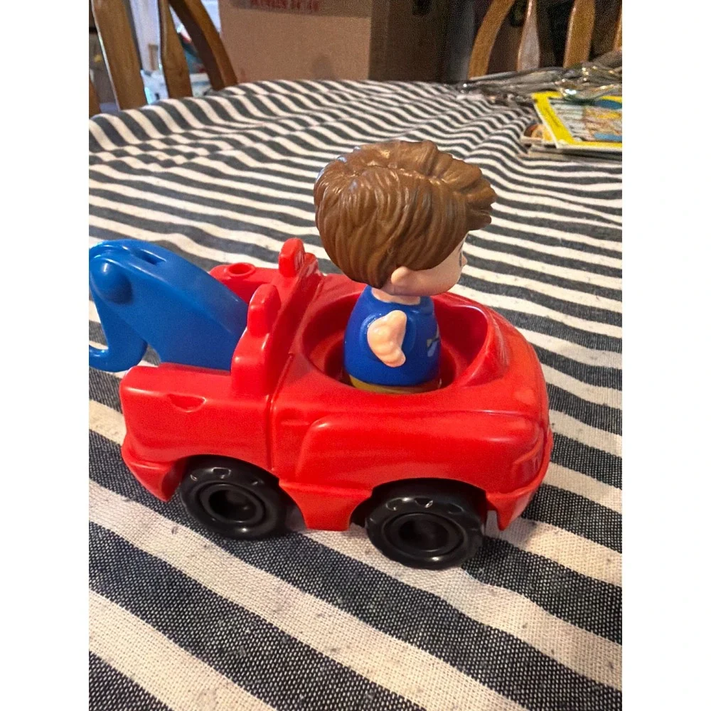 Fisher Price Little People Red Tow Truck Eddie Figure 2002 Mattel B2186 Toy Car
